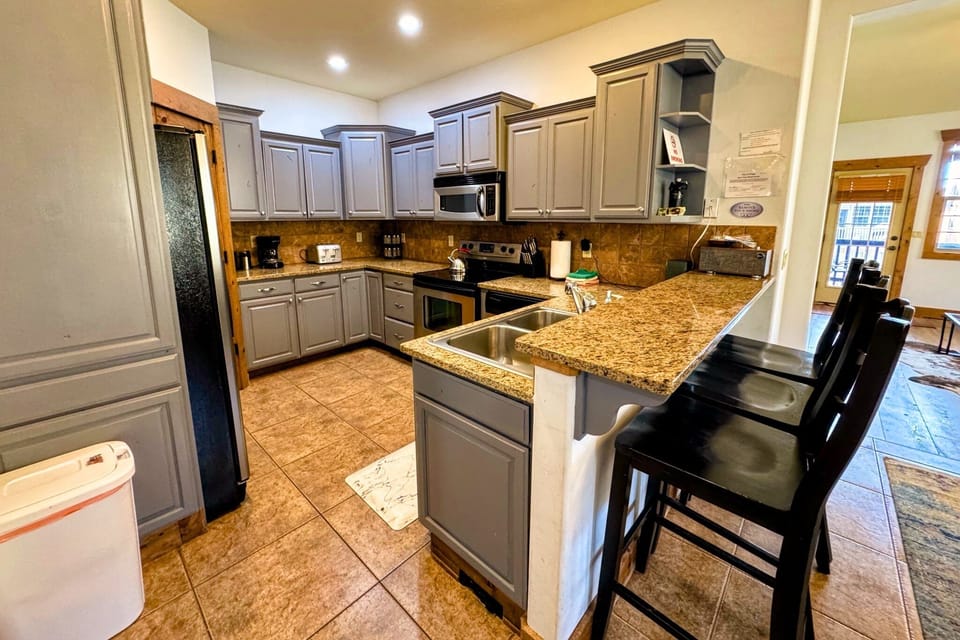 Enjoy a night eating in using this well-appointed kitchen!