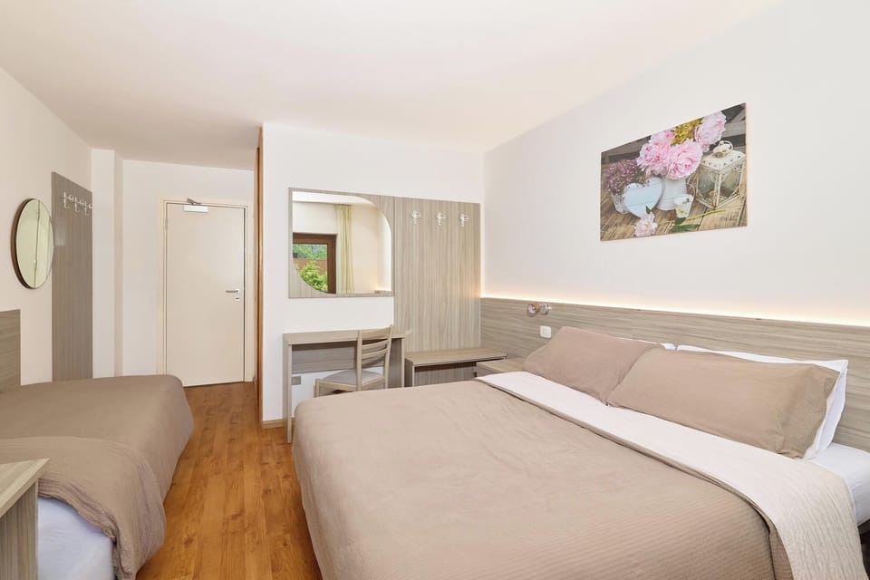 Classic Triple Room | Hypo-allergenic bedding available, WiFi (free), bed sheets