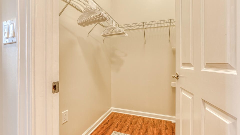 Master Bedroom Walk In Closet