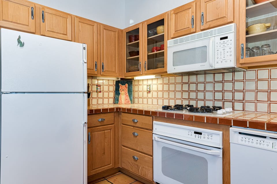 Well stocked kitchen. Plenty of space to cook at home.