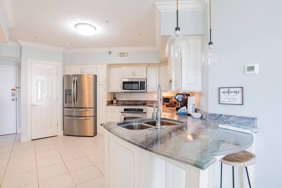 Same Kitchen, different angle.