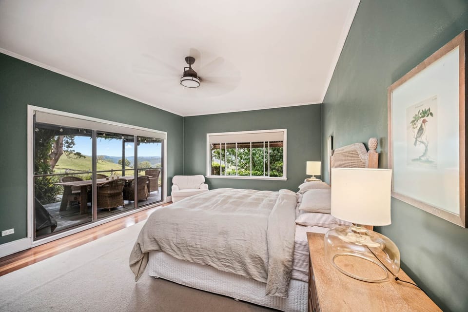 Luxury , comfort ,linen 
Everything at “ The Highlanders Retreat is cloud based 