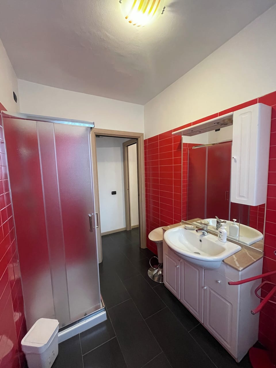 Classic Double Room, 1 Double Bed | Bathroom | Free toiletries, hair dryer, towels