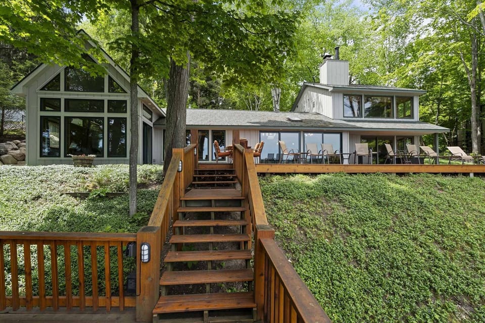 Wall of windows facing water and expansive deck tell you its all about the lake!