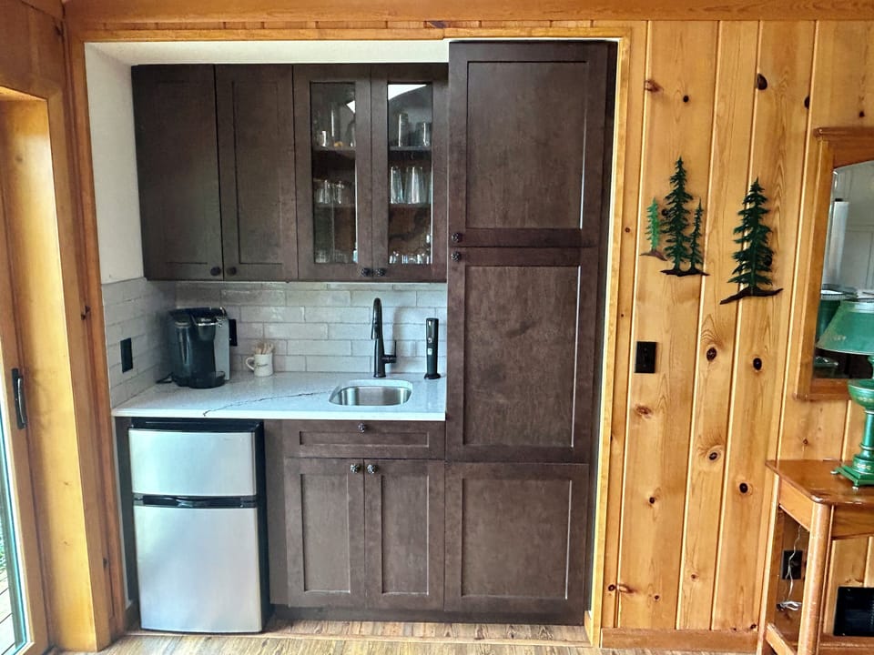 The recently added coffee/wet bar makes preparing your favorite beverage so easy