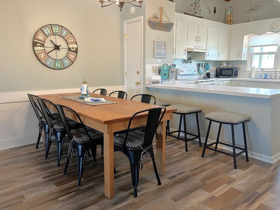 Dining Area Table, Chairs and Bar Stools
JR 4.9.25
