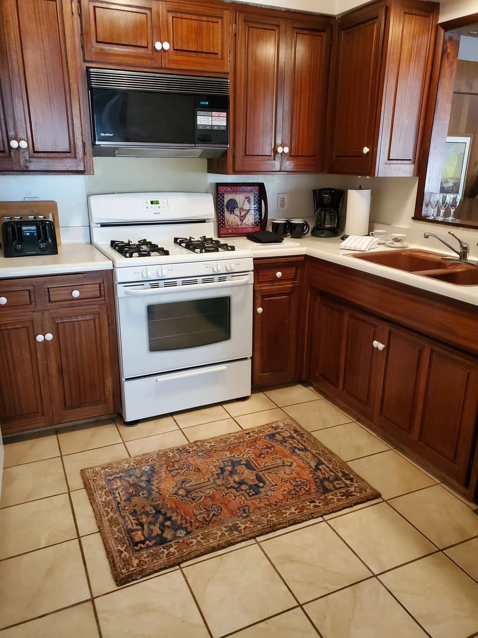  Fully Equiped Kitchen Microwave Stove/  Refridgerator,Toaster ,Coffee maker etc
