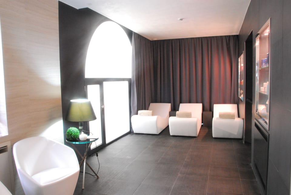 Couples treatment rooms, body treatments, body wraps, body scrubs