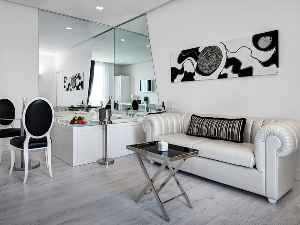 Superior Suite, Hot Tub (Spa access) | Living area | 32-inch LCD TV with satellite channels, TV