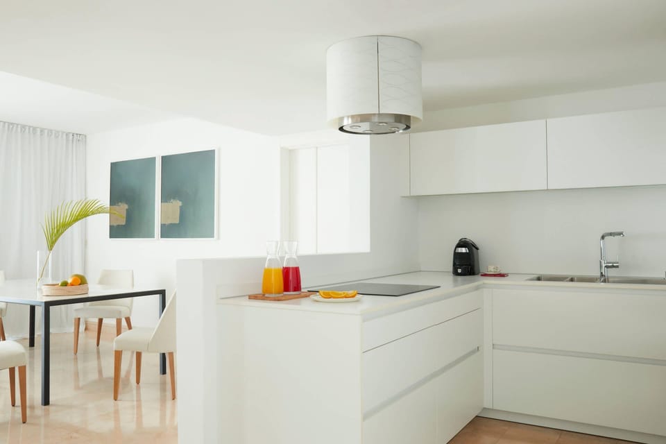 Suite, Non Smoking, Ocean View (2 King & 2 Single Beds) | Private kitchen | Full-size fridge, microwave, coffee/tea maker, freezer
