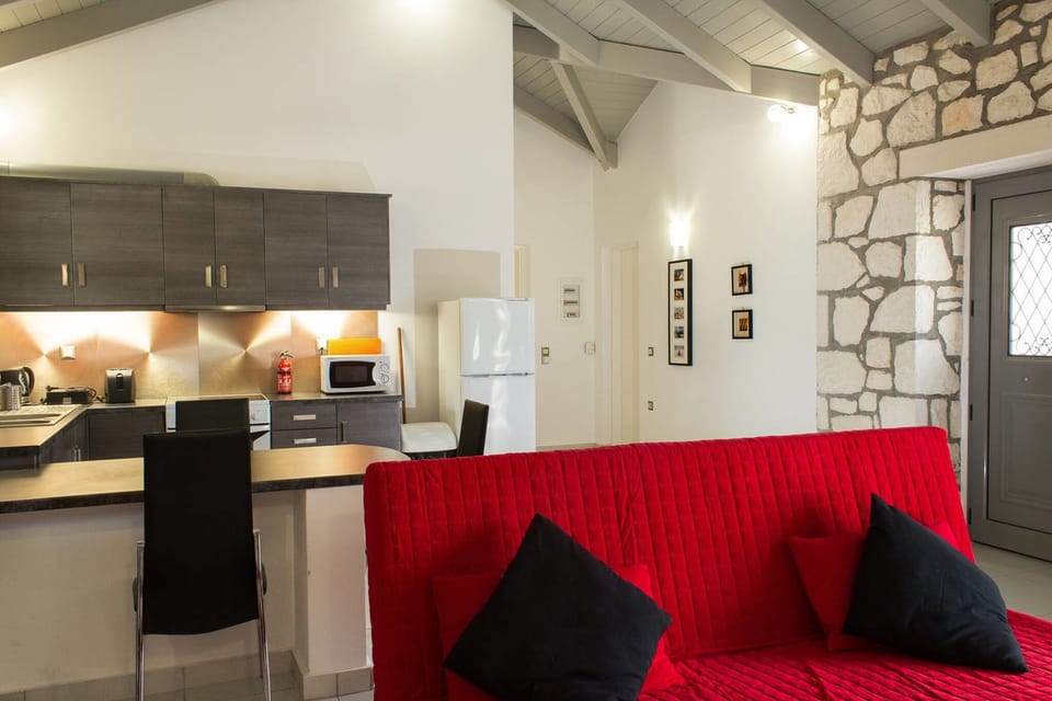 House, 2 Bedrooms, Patio, Garden View | Interior