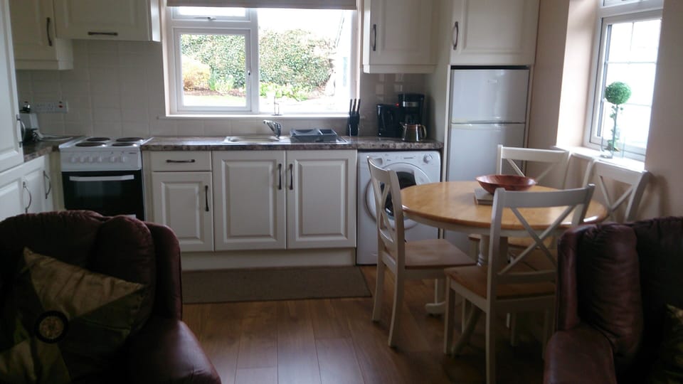 Apartment, 1 Bedroom, Smoking, Balcony | Dining