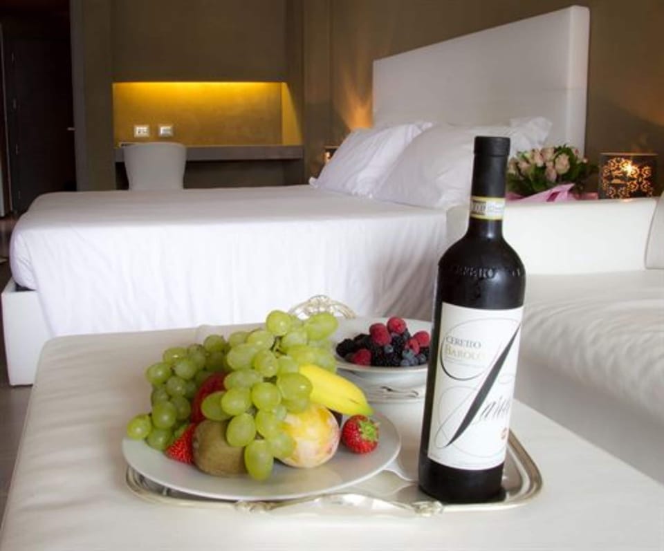 Deluxe Suite | Premium bedding, minibar, in-room safe, desk