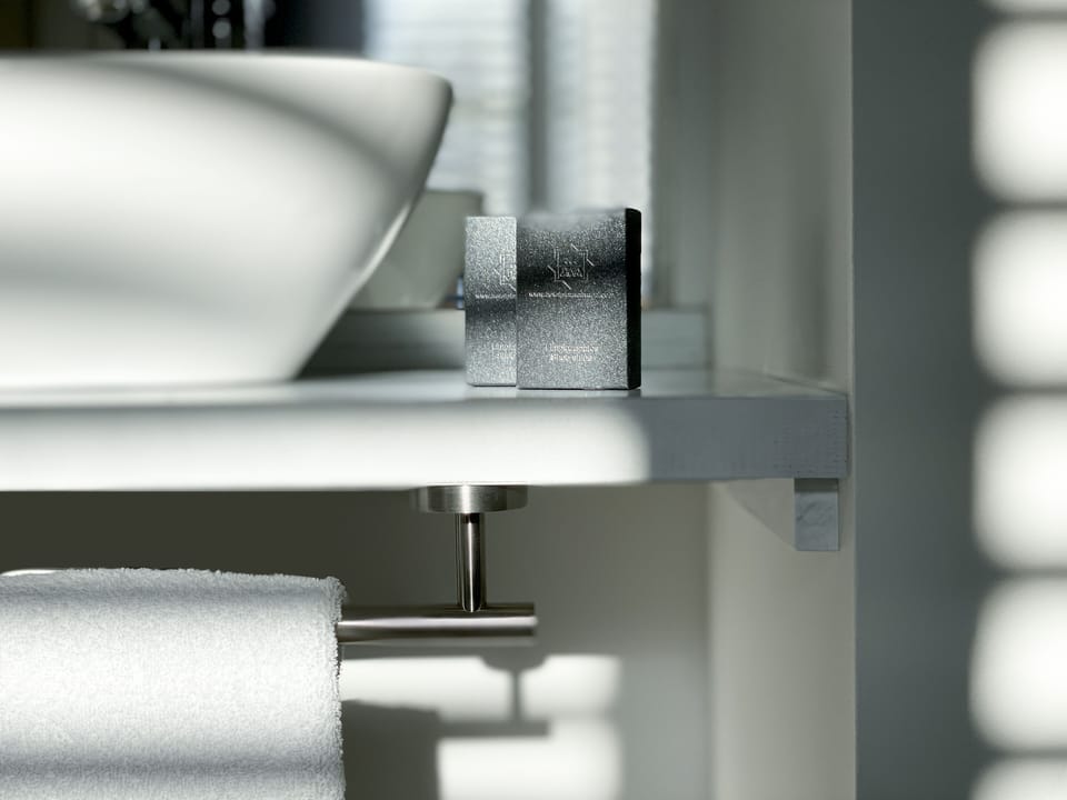 Superior Twin Room | Bathroom sink