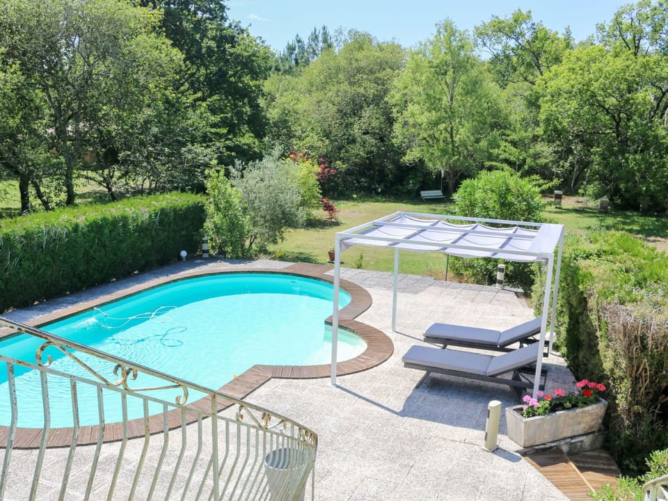 Plant, Water, Property, Swimming Pool, Tree, Sky, Outdoor Furniture, Outdoor Bench, Shade, Leisure