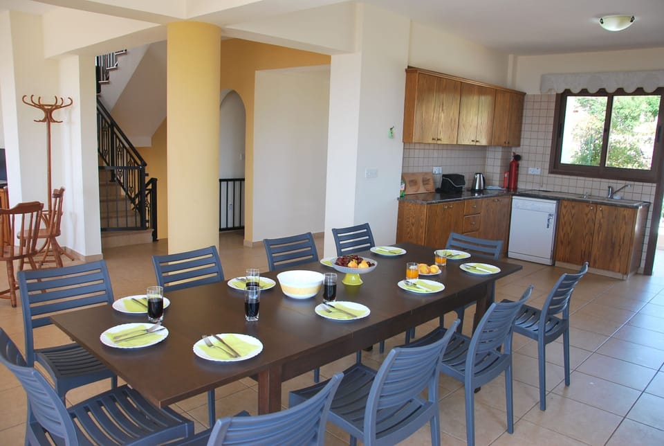 Villa, 5 Bedrooms, Smoking, Private Pool | Dining