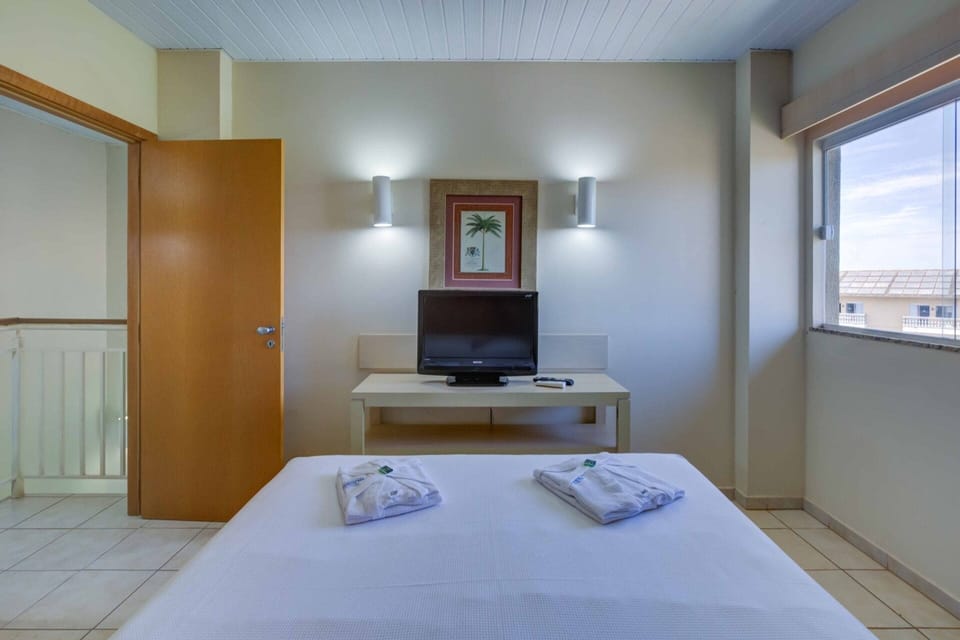 Suite Premium Duplex | Minibar, in-room safe, desk, laptop workspace