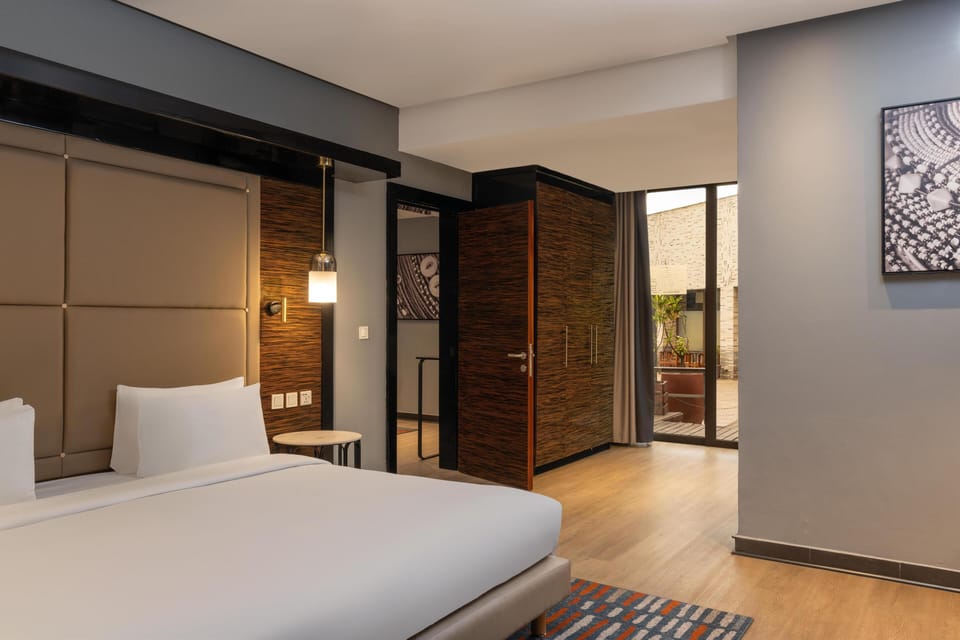 Premium Suite, Pool View | Premium bedding, minibar, in-room safe, desk