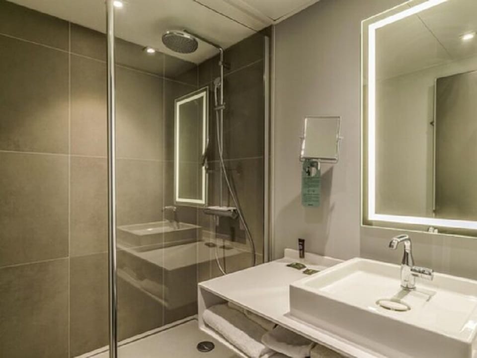 Executive Room, 1 Double Bed with Sofa bed, Lake View | In-room safe, desk, laptop workspace, blackout drapes