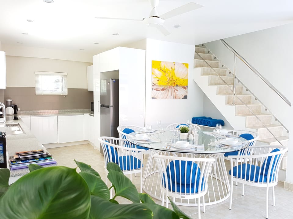 Apartment, 3 Bedrooms, Smoking, Private Pool | Interior