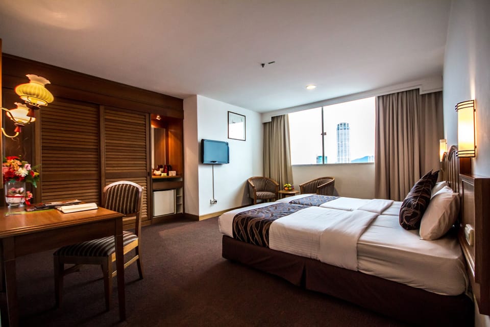 Deluxe Twin Room | Minibar, free WiFi, bed sheets, wheelchair access
