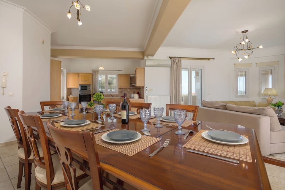 Villa, 5 Bedrooms, Smoking, Private Pool | Dining