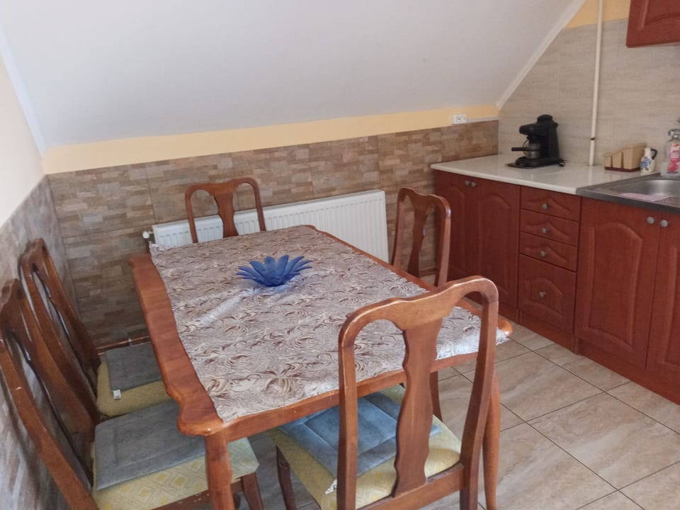 Apartment, 4 Bedrooms, Smoking, Balcony | Dining