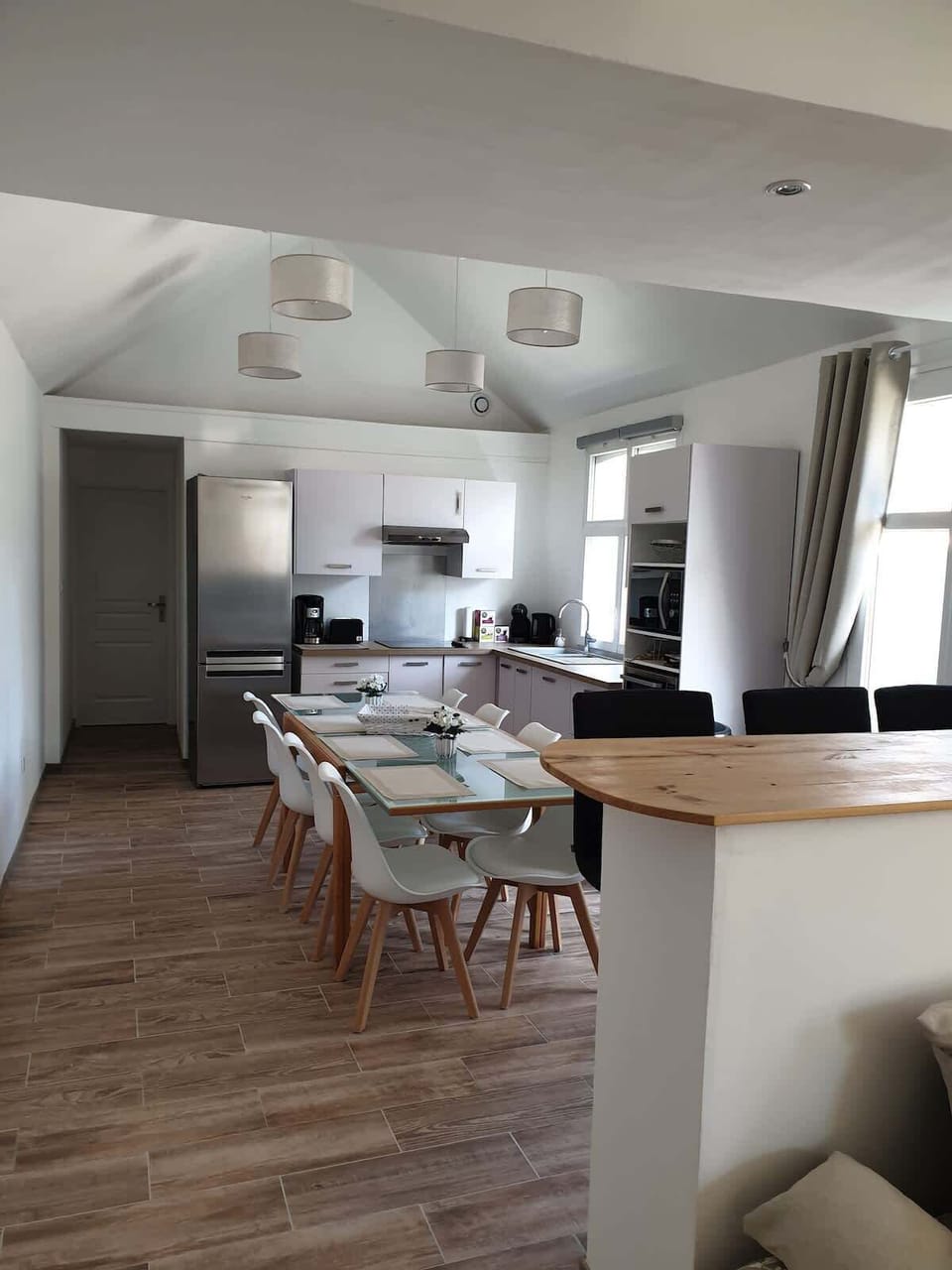 Séjour avec espace salon et cuisine