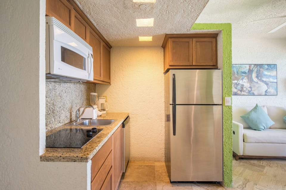 Superior Suite, Ocean View | Private kitchen