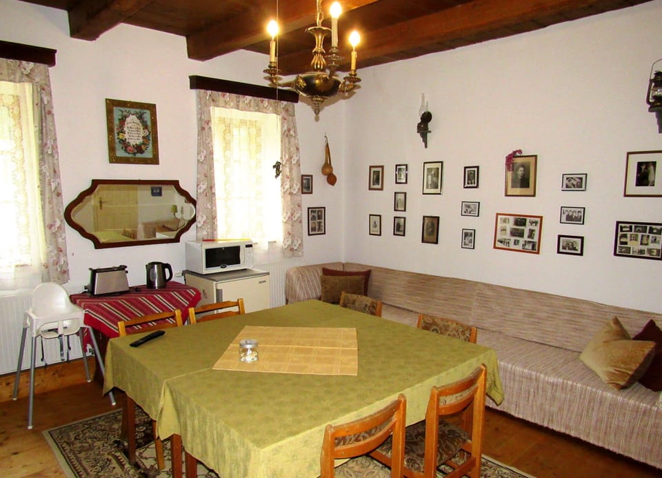 Room, 1 Bedroom, Smoking, Private Pool | Living room