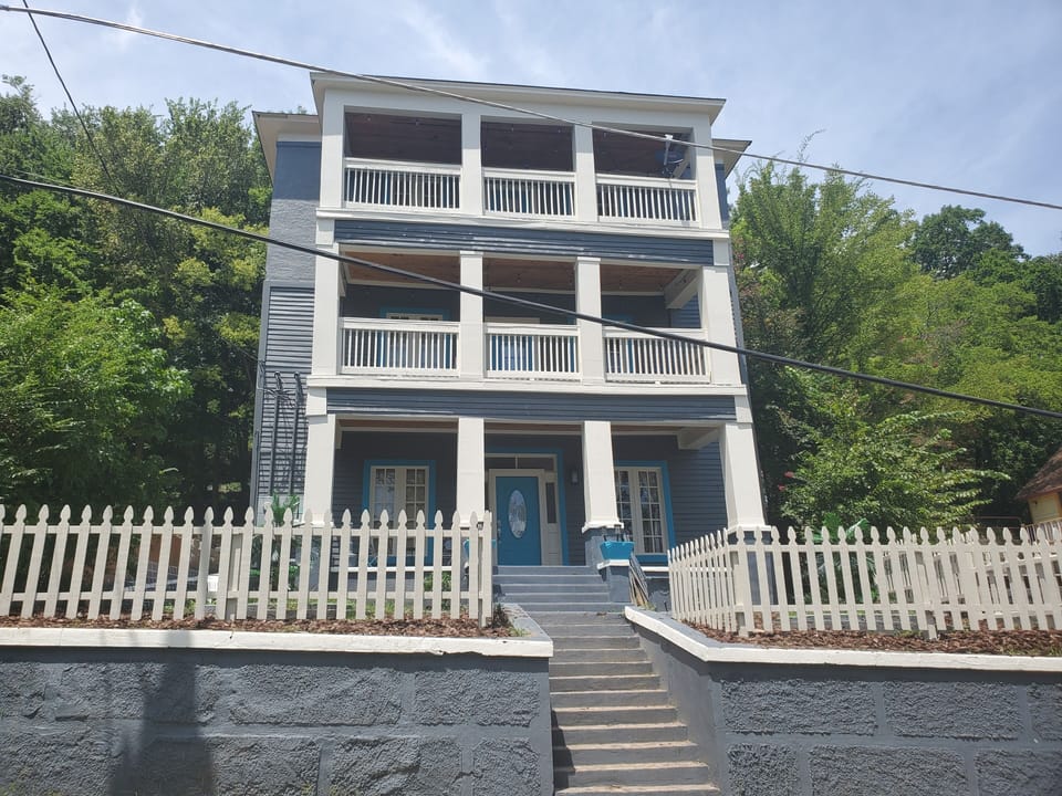 224 Court Street - Hot Springs, Arkansas 1 Block from Bathhouse Row - Downtown