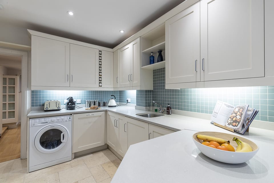 House (3 Bedrooms) | Private kitchen | Fridge, microwave, oven, dishwasher