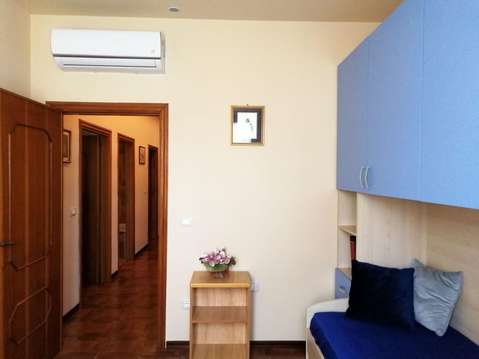 Apartment, 3 Bedrooms, Smoking, Balcony | 3 bedrooms