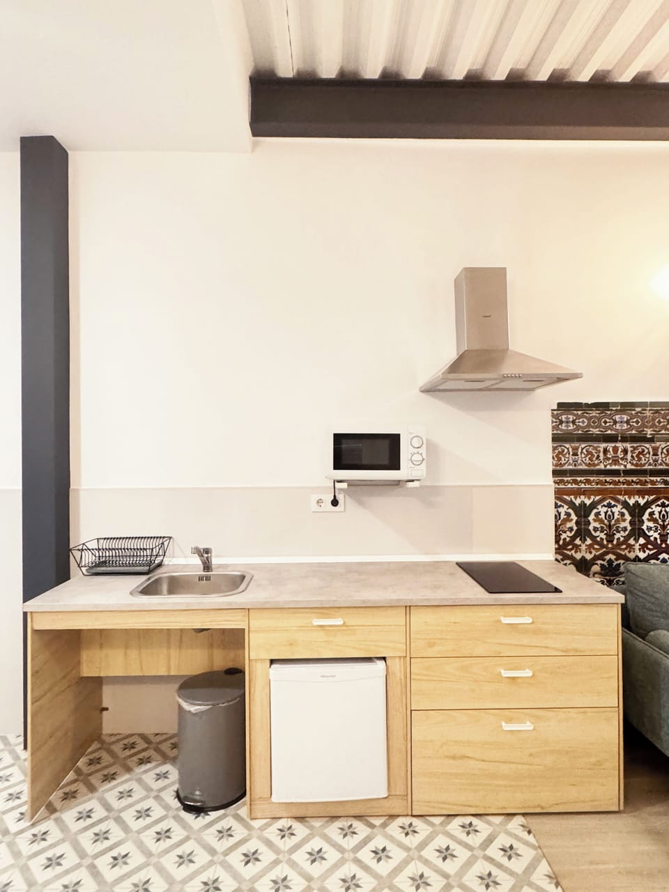 Classic Apartment | Private kitchen | Mini-fridge, microwave, coffee/tea maker, electric kettle