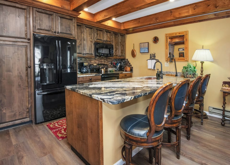 Kitchen/ Dining Area - Kitchen/ Dining Area
