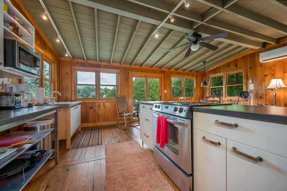 Nicely Equipped Kitchen