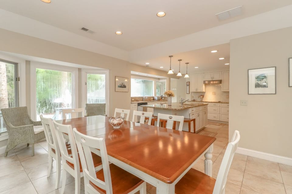 16 Sandhill Crane - Dining Area