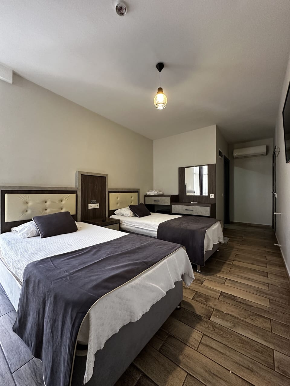 Comfort Twin Room | Premium bedding, down comforters, Select Comfort beds, minibar