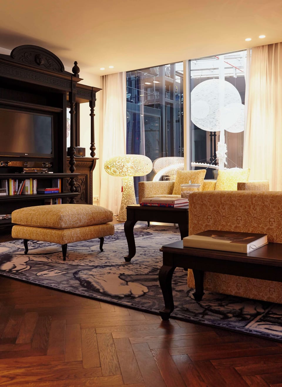 Presidential Suite (Prinsengracht) | Hypo-allergenic bedding, down comforters, free minibar items