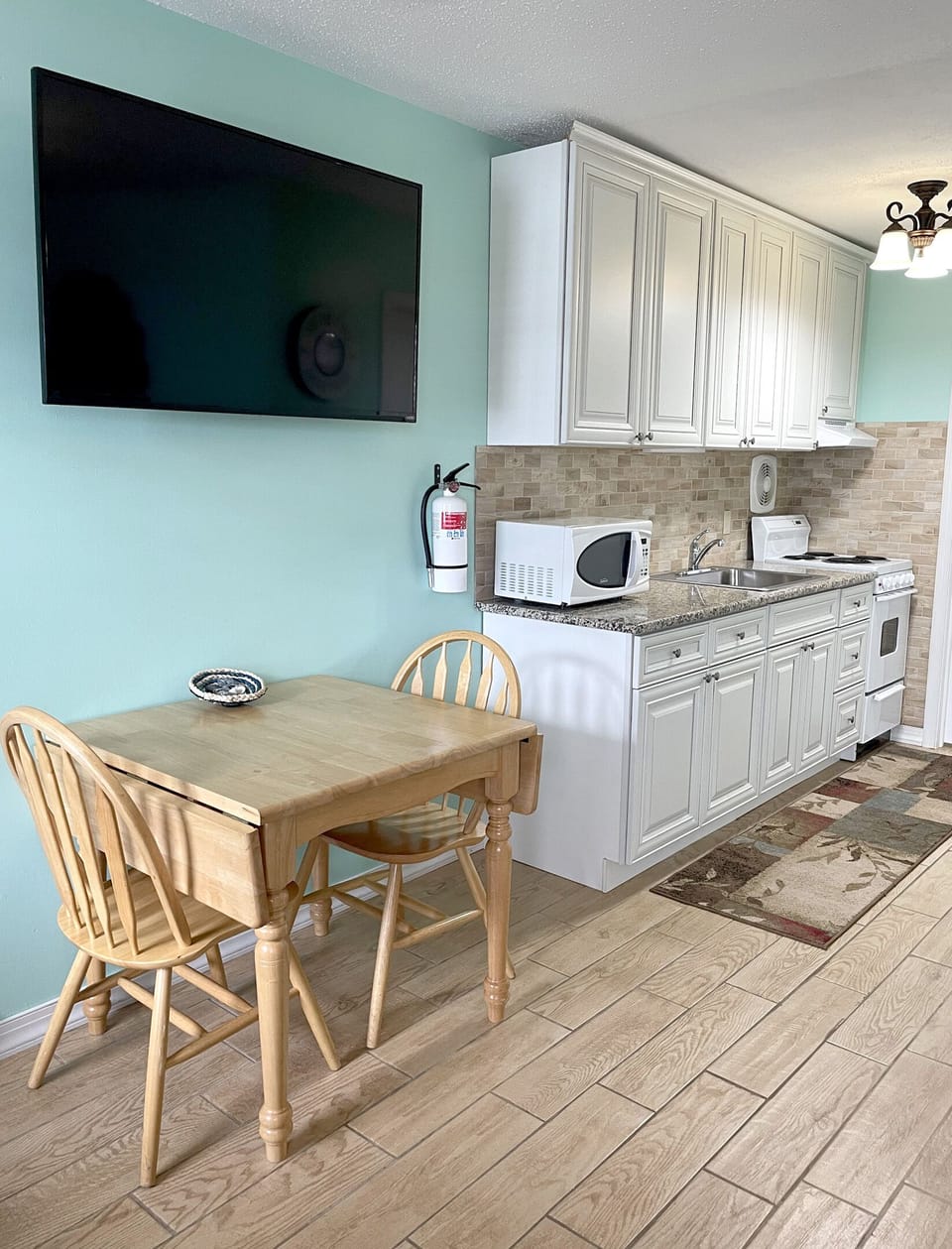 Living Room Smart TV With Cable