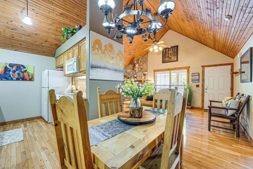 Dining Area | Dining Table | Dishware/Flatware Provided