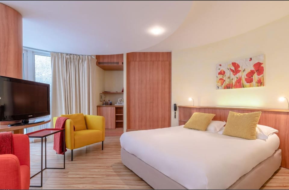 Superior Double Room (With Shower) | Individually decorated, desk, blackout drapes, soundproofing