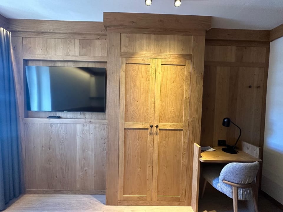 Superior Single Room, Mountain View | 1 bedroom, down comforters, memory foam beds, in-room safe