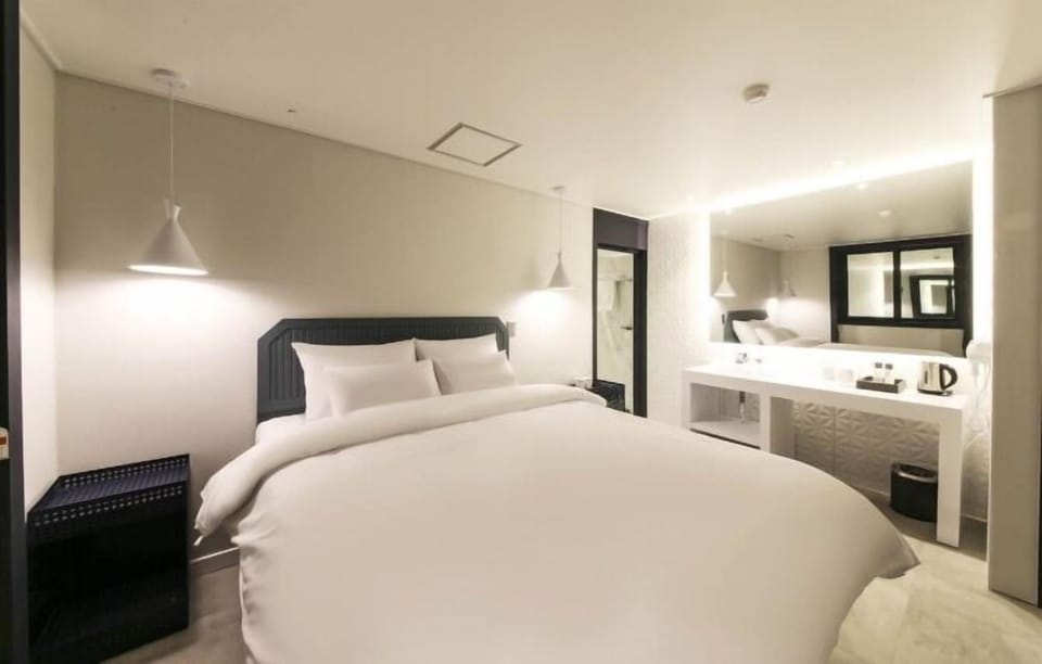 Business Double Room | Free WiFi