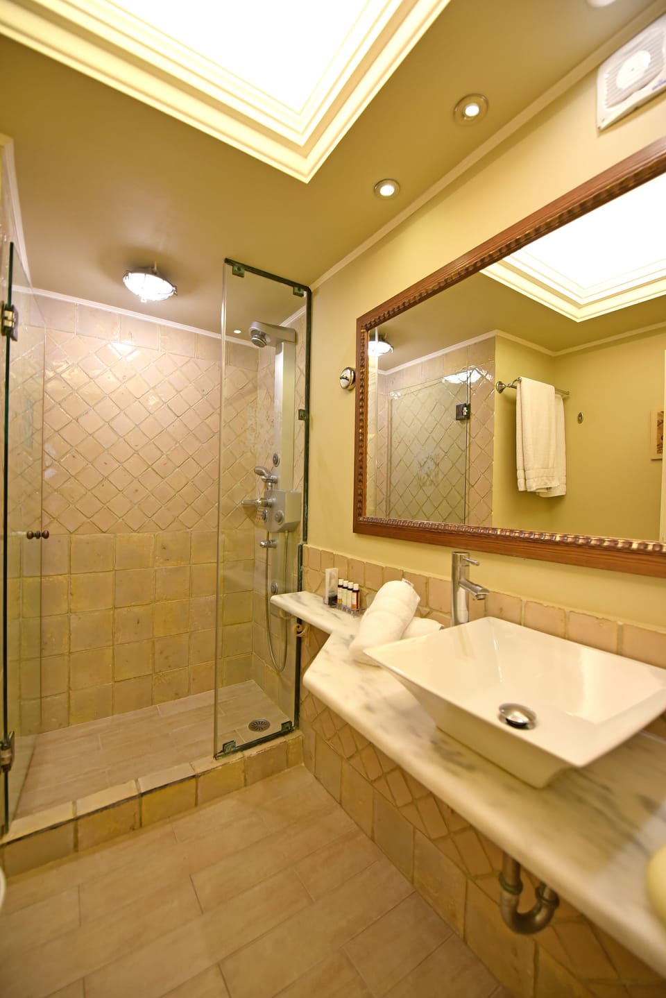 Classic Family Suite | Bathroom | Jetted tub, designer toiletries, hair dryer, bathrobes