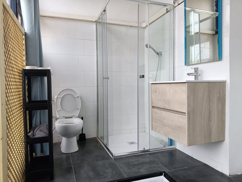 Family Triple Room, Multiple Beds, Garden View | Bathroom | Shower, rainfall showerhead, towels