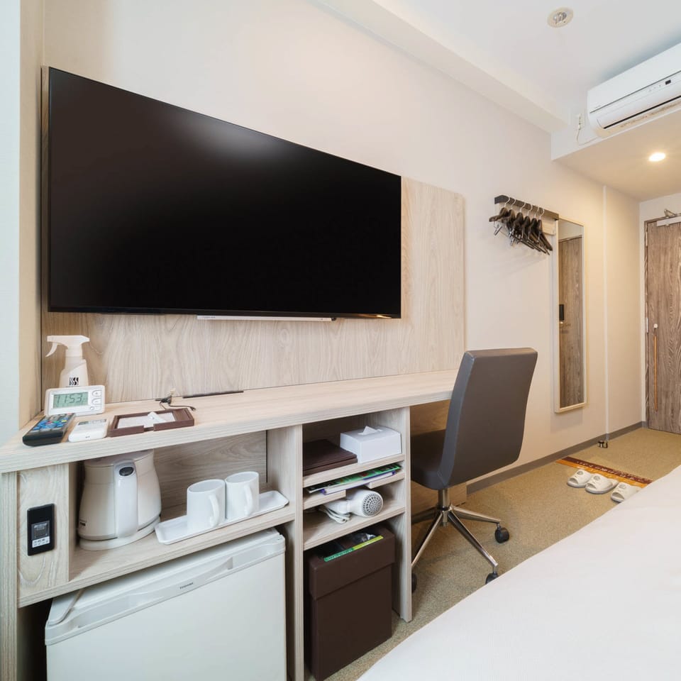 Desk, blackout drapes, soundproofing, free WiFi