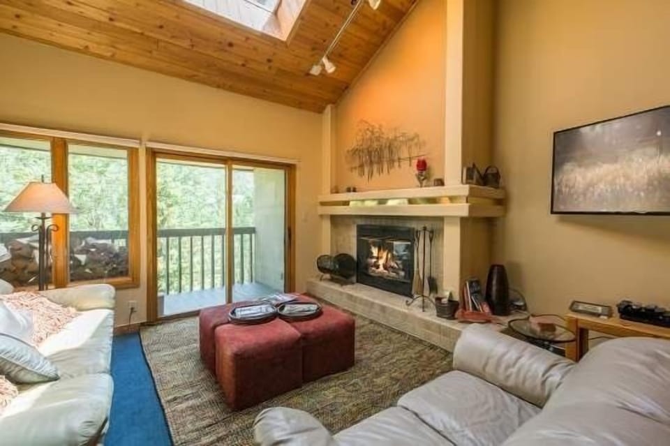 Apartment, 2 Bedrooms | Living room