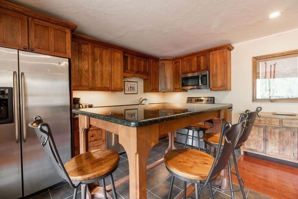 Apartment, 2 Bedrooms | Private kitchen | Fridge, microwave, oven, dishwasher