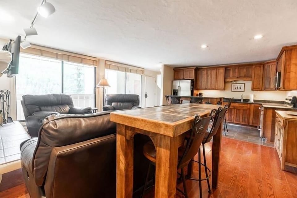 Apartment, 2 Bedrooms | Private kitchen | Fridge, microwave, oven, dishwasher